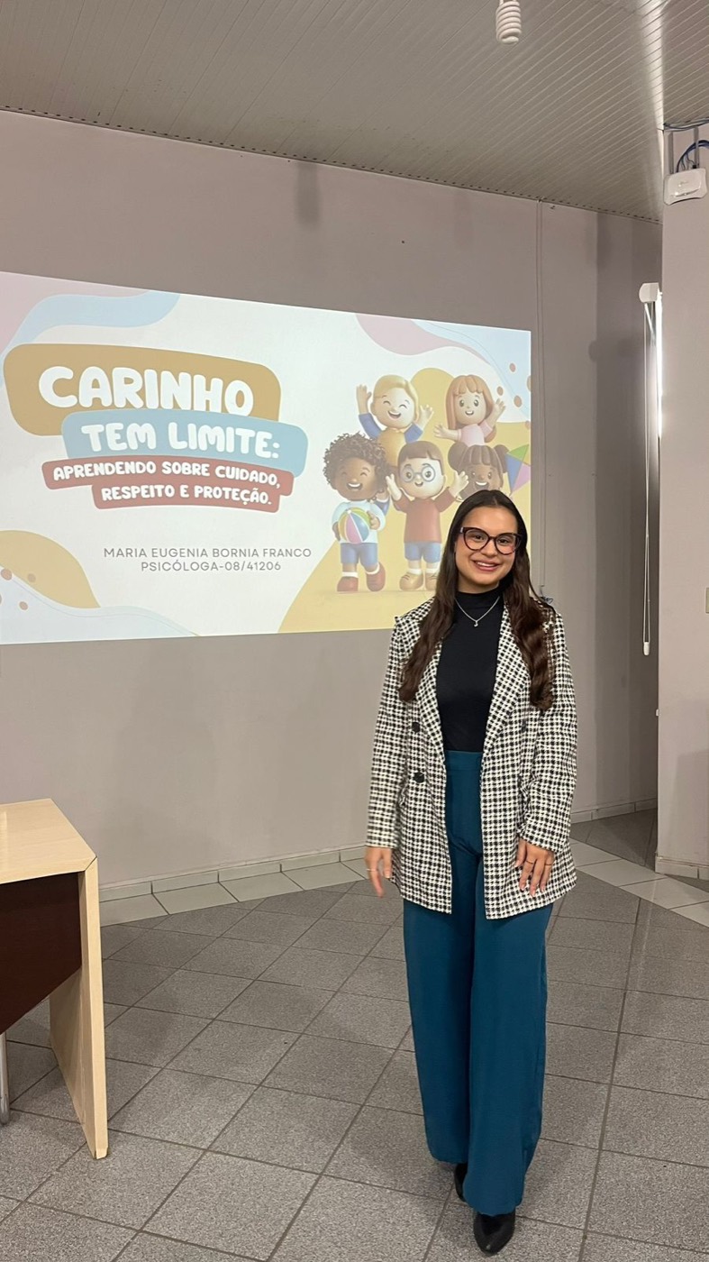 Maria Eugenia em palestra Carinho tem limite