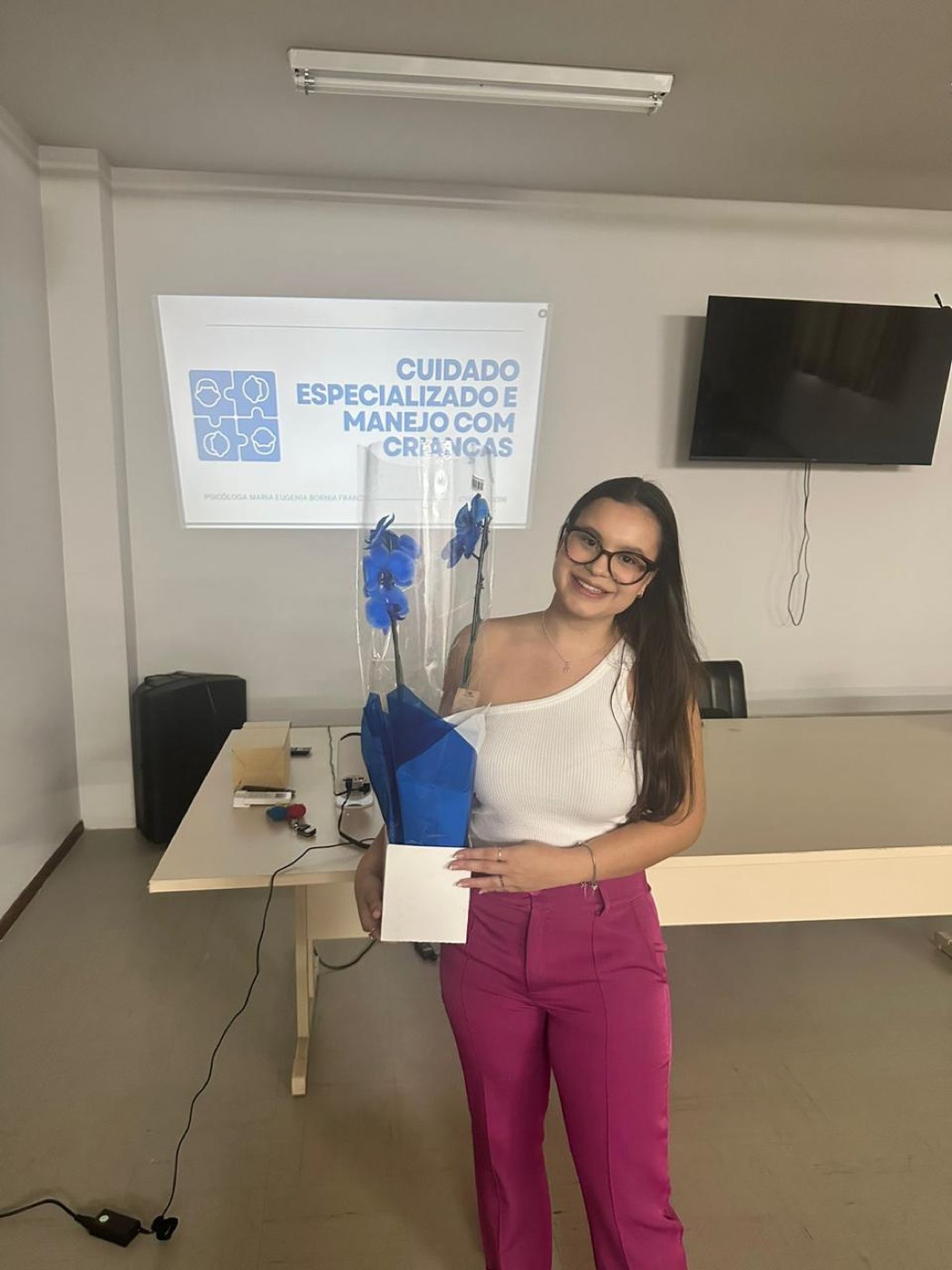 Maria Eugenia em capacitação Cuidado especializado e manejo com crianças